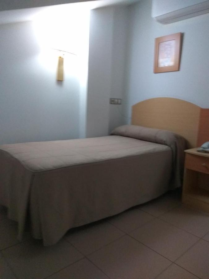 Hostal El Arco Mejorada Del Campo Ngoại thất bức ảnh