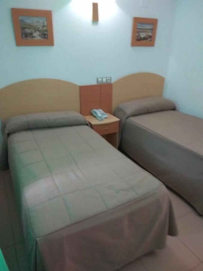 Hostal El Arco Mejorada Del Campo Ngoại thất bức ảnh