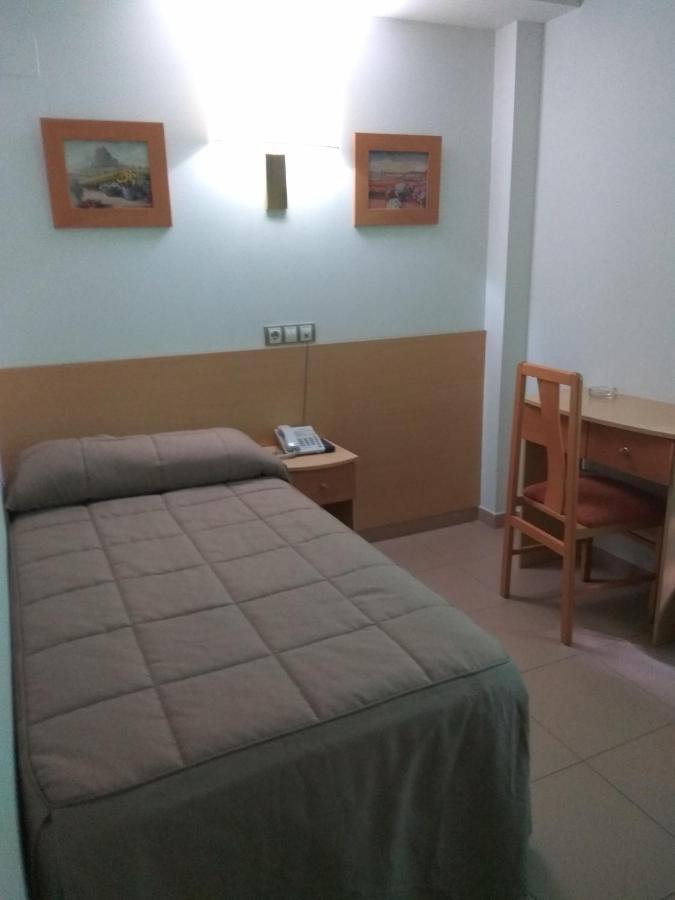 Hostal El Arco Mejorada Del Campo Ngoại thất bức ảnh