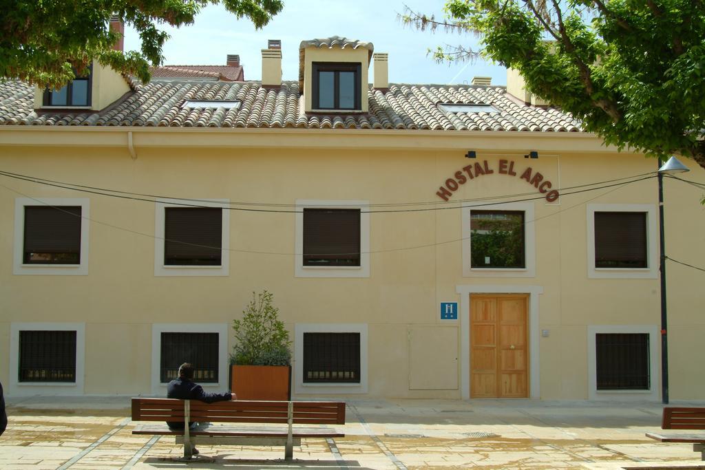 Hostal El Arco Mejorada Del Campo Ngoại thất bức ảnh