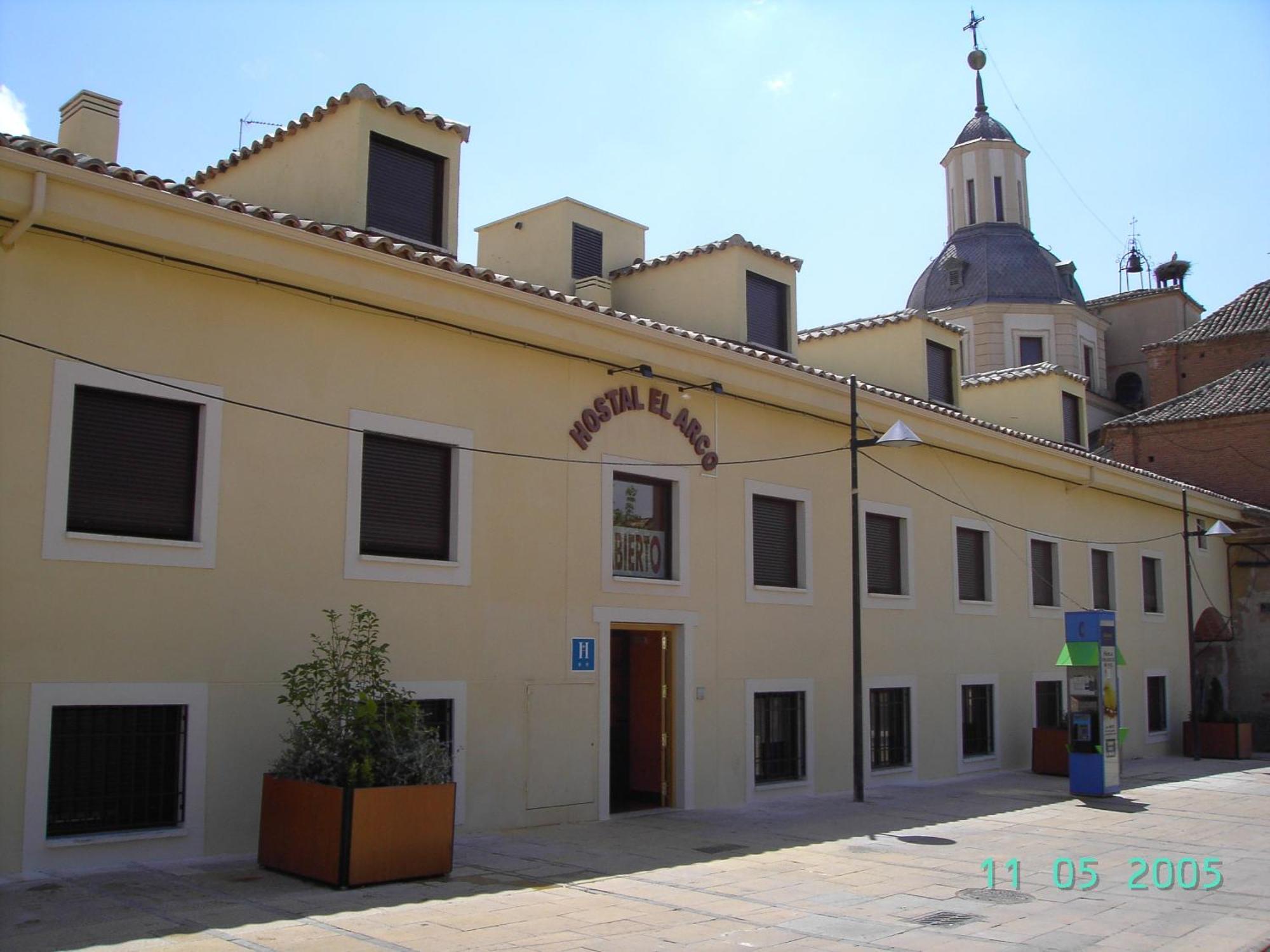 Hostal El Arco Mejorada Del Campo Ngoại thất bức ảnh