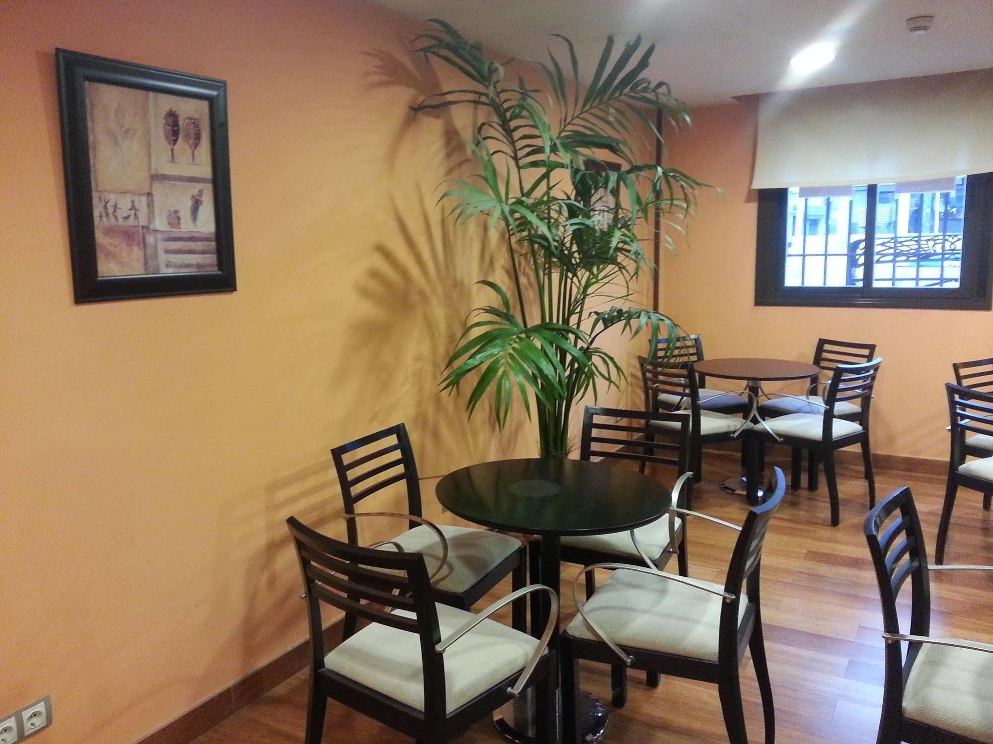 Hostal El Arco Mejorada Del Campo Ngoại thất bức ảnh