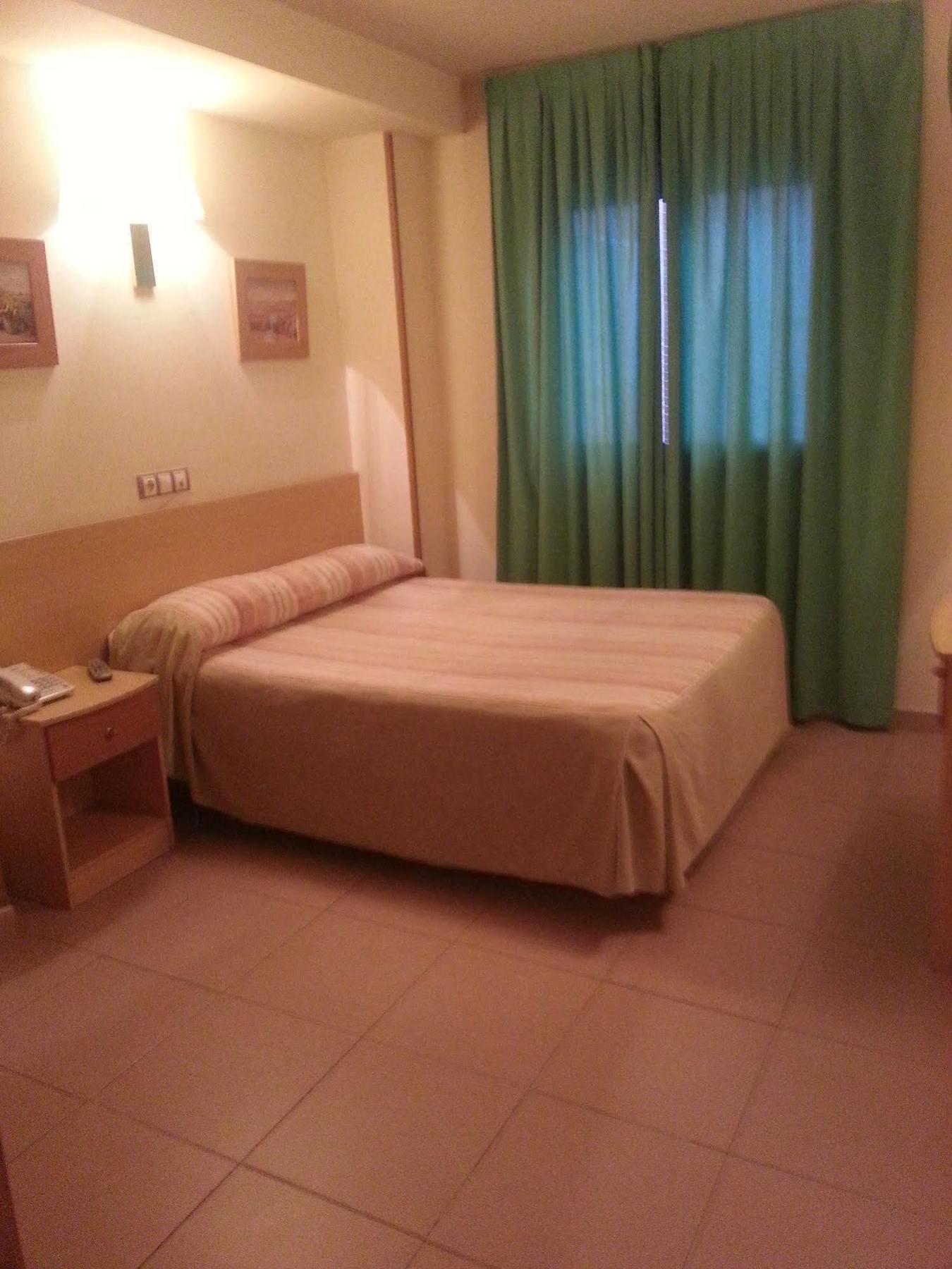 Hostal El Arco Mejorada Del Campo Ngoại thất bức ảnh