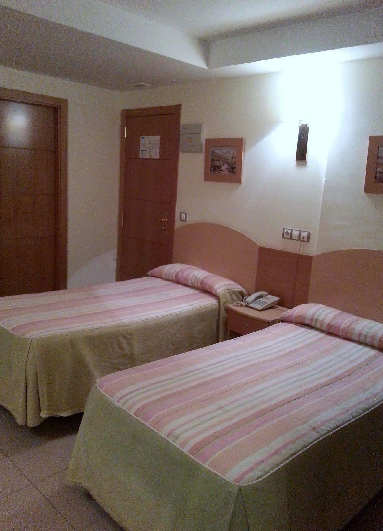 Hostal El Arco Mejorada Del Campo Ngoại thất bức ảnh