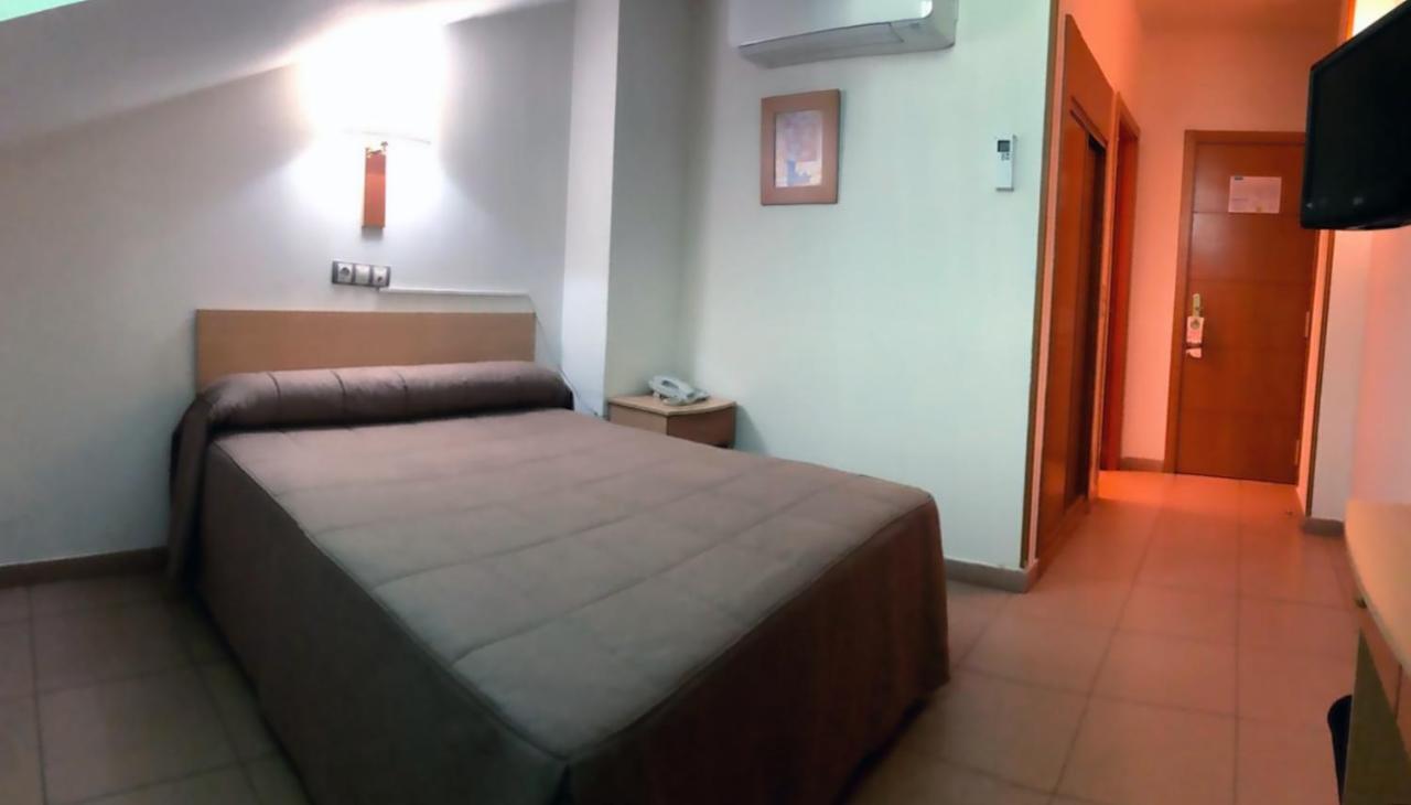 Hostal El Arco Mejorada Del Campo Ngoại thất bức ảnh