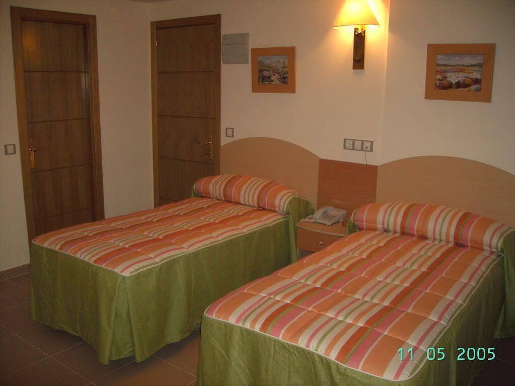 Hostal El Arco Mejorada Del Campo Ngoại thất bức ảnh