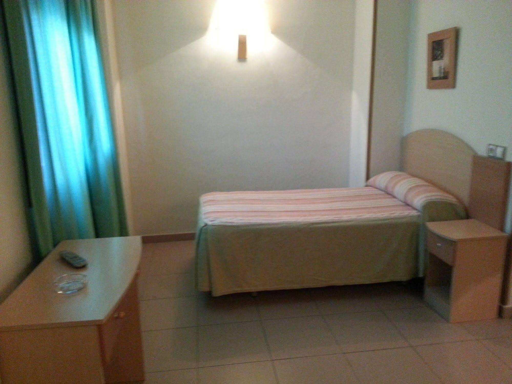 Hostal El Arco Mejorada Del Campo Ngoại thất bức ảnh