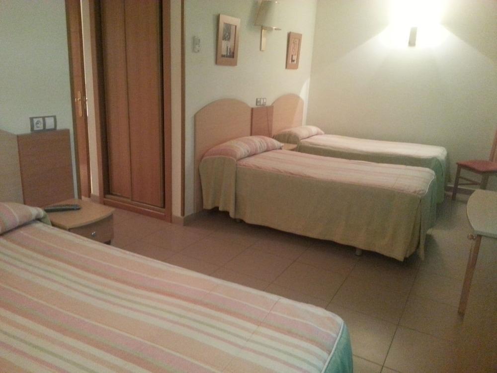 Hostal El Arco Mejorada Del Campo Ngoại thất bức ảnh